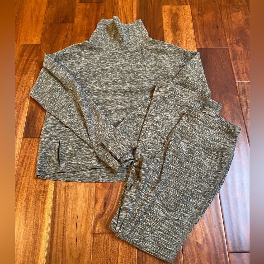 Avia Women’s Green Heathered Mock Neck Top Sz S Flared Pants Sz XS